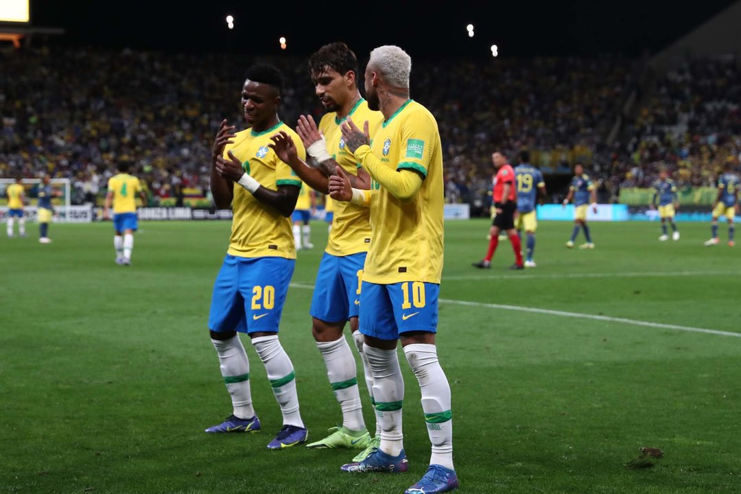 <p>Los brasileños Vinicius, Lucas Paqueta y Neymar celebran un gol. EFE/Sebastiao Moreira</p>