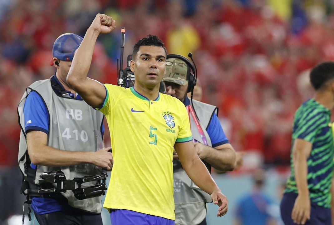 Casemiro reacciona tras ganar el partido del del grupo G del Mundial de Qatar 2022 entre Brasil y Suiza en el Estadio 947 de Doha. EFE/EPA/Rungroj Yongrit