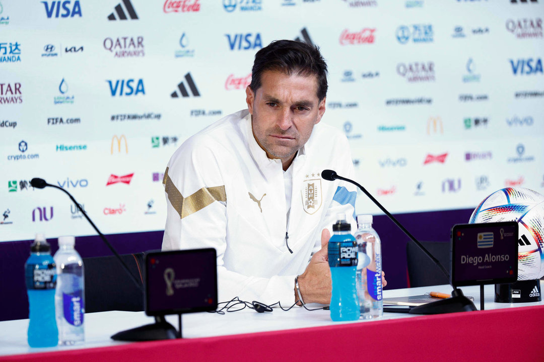 El entrenador de Uruguay, Diego Alonso, en la rueda de prensa previa al partido contra Ghana. EFE/ Rodrigo Jiménez